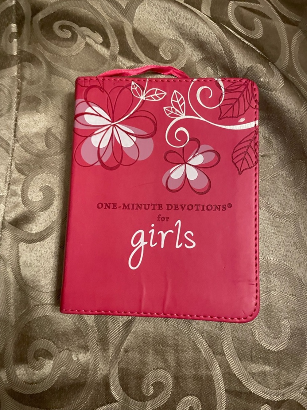 One-Minute Devotions for Girls Pink Floral Devotional Cover